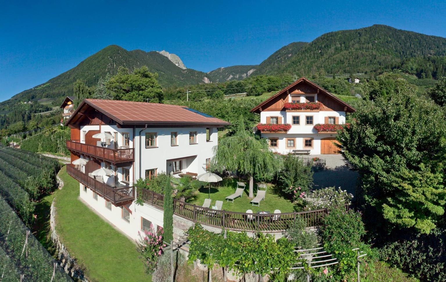 Апартаменты Schwarzplatterhof Мерано Экстерьер фото